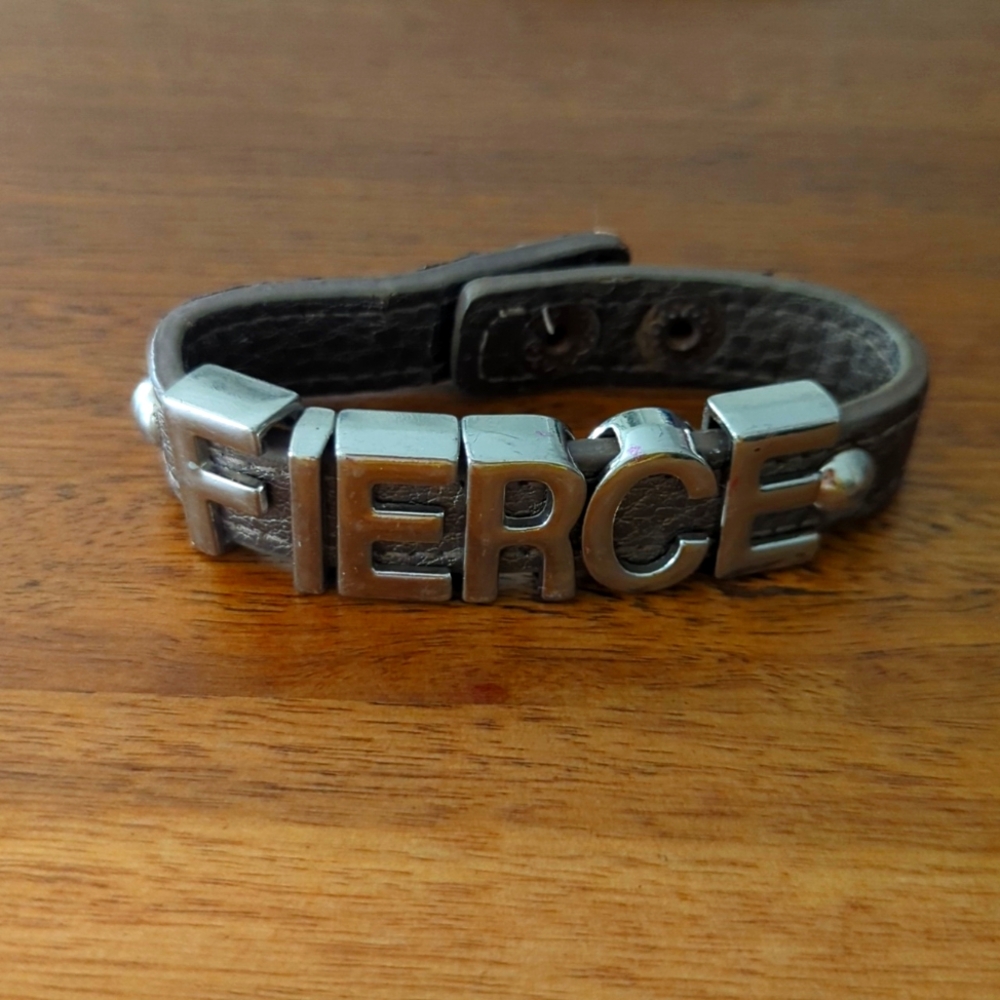 🌸 FIERCE statement bracelet